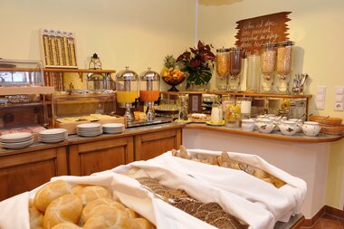 Reichhaltiges Frühstücksbüffet in der Moaralm | © Roland Holitzky